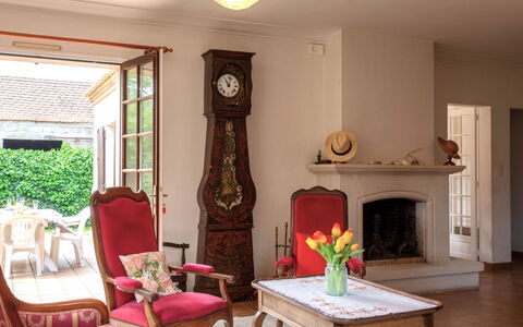 Le Pré Vincent: Meubles, Bois, Design Intérieur, Sol, Éclairage, Sol, Pièce, Domicile, Salon, Chaise