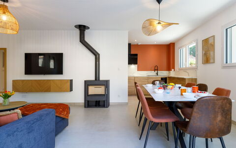 Ohana: Meubles, Design Intérieur, Sol, Mur, Luminaire, Sol, Plafond, Bois, Pièce, Salon