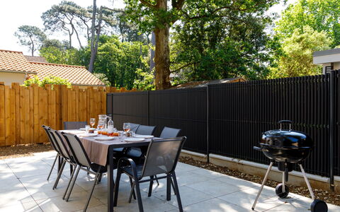 Ohana: Clôture, Métal, Ombre, Jardin, Arrière-Cour, Mobilier De Jardin, Accueil Escrime, Conception, Tache De Bois, Structure En Plein Air