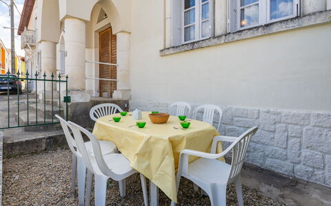 L'Arquebuse: Appartement, Ombre, Balcon, Chaise, Mobilier De Jardin, Recours, Hôtel, Eco Hôtel, Villa