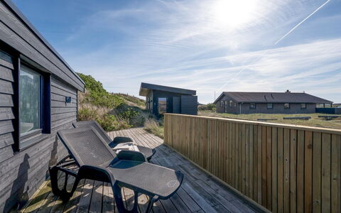 Jyde - 250M from the Sea: Bleu, Piscine, Meubles, Mobilier De Jardin, Recours, Chaise, Ombre, Eco Hôtel, Pot De Fleur