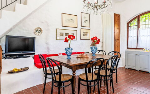 Sul Cammino: Meubles, Design Intérieur, Table, Sol, Salle À Manger, Table Cuisine Et Salle A Manger, Chaise, Pièce, Éclairage, Sol