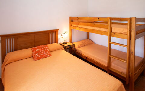 Paraje Starlight Murtas - Alpujarra: Lit, Meubles, Chambre, Sol, Sol, Bois, Design Intérieur, Drap De Lit, Literie, Pièce
