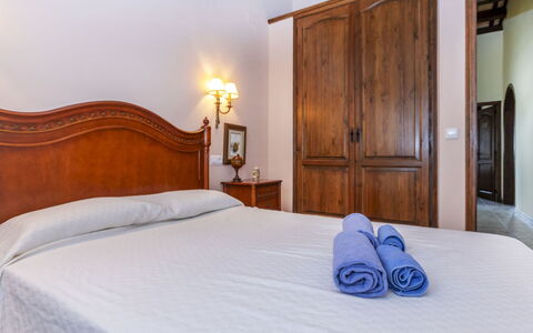 La Falguera: Meubles, Design Intérieur, Pièce, Sol, Sol, Plafond, Porte, Cabinetry, Tiroir, Cadre De Lit