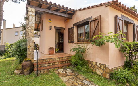 La Falguera: Maison, Porte, Domicile, Chalet, Jardin, Biens, Aménagement Paysager, Cour, Ombre