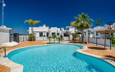 Vergel Beach: Appartement, Chaise, Balcon, Recours, Hôtel, Baie, Table Cuisine Et Salle A Manger, Mobilier De Jardin, Ville Resort