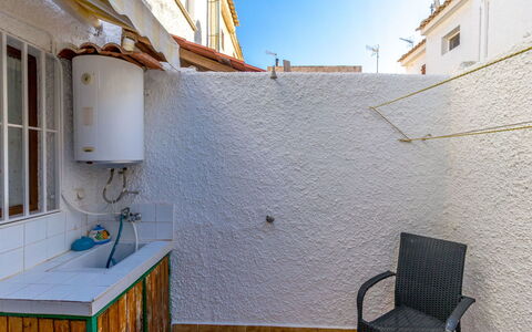 Carpa: Appartement, Chaise, Balcon, Recours, Hôtel, Baie, Table Cuisine Et Salle A Manger, Mobilier De Jardin, Ville Resort