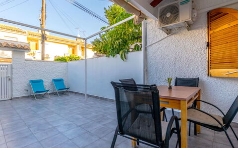 Carpa: Appartement, Chaise, Balcon, Recours, Hôtel, Baie, Table Cuisine Et Salle A Manger, Mobilier De Jardin, Ville Resort