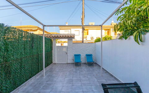 Carpa: Appartement, Chaise, Balcon, Recours, Hôtel, Baie, Table Cuisine Et Salle A Manger, Mobilier De Jardin, Ville Resort