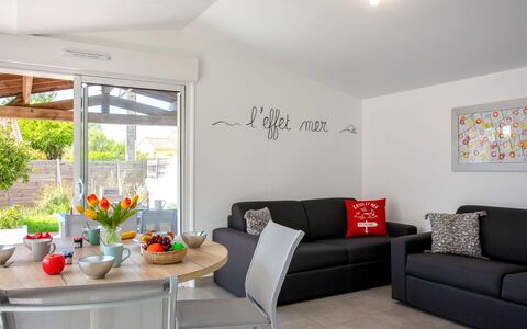 L'Effet Mer: Appartement, Chaise, Balcon, Recours, Hôtel, Baie, Table Cuisine Et Salle A Manger, Mobilier De Jardin, Ville Resort
