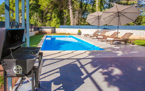 Villa Eva Tar: Appartement, Chaise, Balcon, Recours, Hôtel, Baie, Table Cuisine Et Salle A Manger, Mobilier De Jardin, Ville Resort