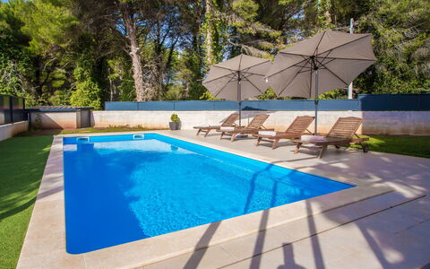 Villa Eva Tar: Appartement, Chaise, Balcon, Recours, Hôtel, Baie, Table Cuisine Et Salle A Manger, Mobilier De Jardin, Ville Resort