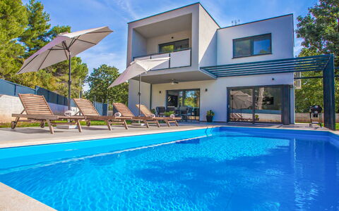 Villa Eva Tar: Appartement, Chaise, Balcon, Recours, Hôtel, Baie, Table Cuisine Et Salle A Manger, Mobilier De Jardin, Ville Resort