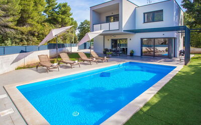 Villa Eva Tar