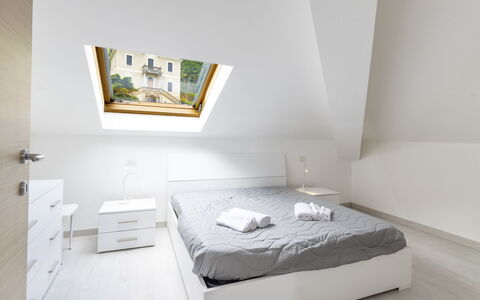 Meina 150: Chambre, Lit, Meubles, Design Intérieur, Bois, Plafond, Sol, Sol, Literie, Drap De Lit