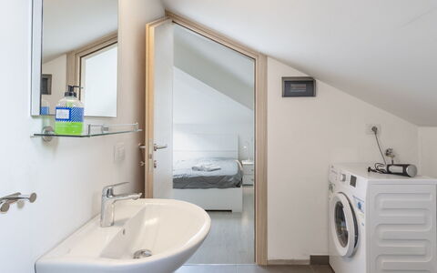 Meina 150: Sol, Design Intérieur, Luminaire Plomberie, Sol, Plafond, Salle De Bains, Pièce, Plomberie, Domicile, Robinet