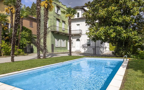 Meina 150: Bleu, Piscine, Biens, Ombre, Eco Hôtel, Recours, Pelouse, Jardin, Hacienda, Cour
