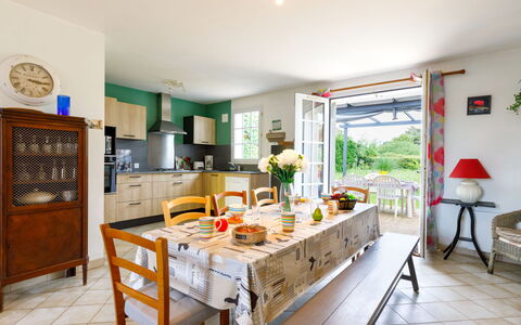 L'Horizon: Appartement, Condominium, Balcon, Mobilier De Jardin, Chaise, Hôtel, Cour, Recours