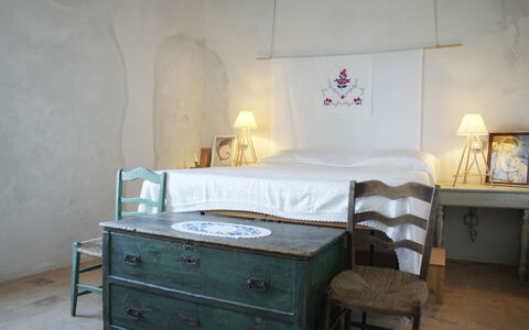 Chiarotti: Meubles, Chambre, Lit, Mur, Design Intérieur, Bois, Drap De Lit, Literie, Linge, Sol