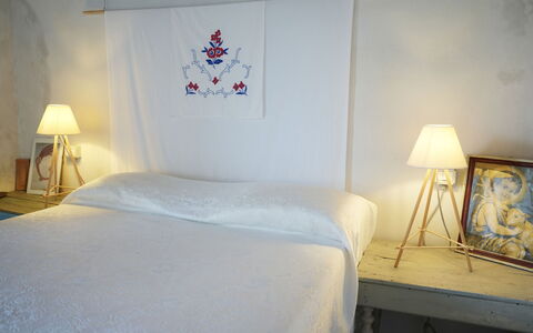 Chiarotti: Lit, Literie, Chambre, Meubles, Drap De Lit, Linge, Design Intérieur, Textile, Cadre De Lit, Sol