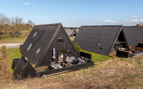 Kauno - 16Km to the Fjord: Bois, Sol, Design Intérieur, Sol, Meubles, Parquet, Pièce, Plafond, Tache De Bois, Dur