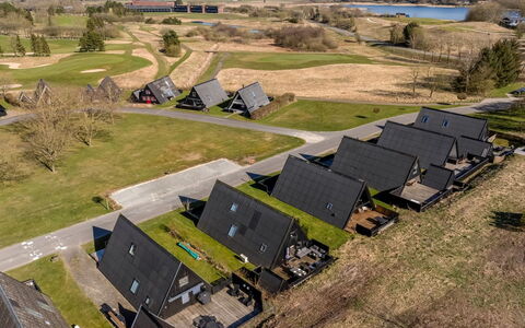 Kauno - 16Km to the Fjord: Bois, Sol, Design Intérieur, Sol, Meubles, Parquet, Pièce, Plafond, Tache De Bois, Dur
