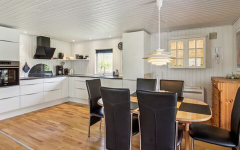 Alia - 30Km from the Sea: Biens, Ombre, Allée, Ferme