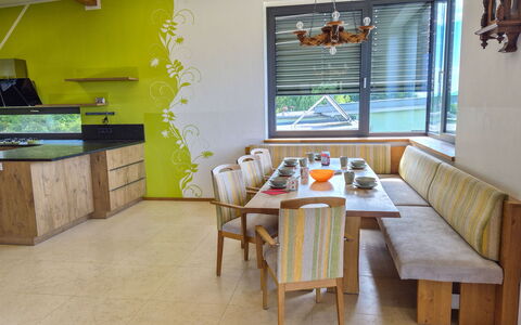 Villa Techelsberg: Meubles, Design Intérieur, Sol, Mur, Bois, Cuisine, Sol, Luminaire, Plafond, Éclairage