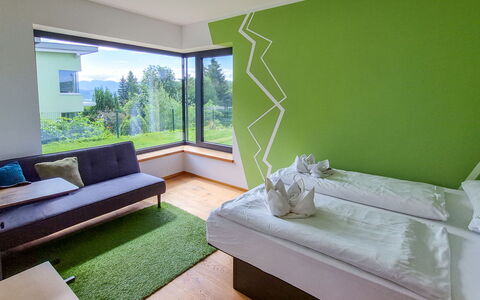 Villa Techelsberg: Design Intérieur, Plafond, Pièce, Oreiller, Chambre, Lit, Throw Pillow, Eco Hôtel, Villa, Daylighting
