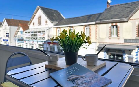 Résidence de la Mer: Feuille, Végétation, Arbuste, Jardin, Communauté Des Plantes, Aménagement Paysager, Suppression Des Plantes Ligneuses, Pelouse, Ombre, Cour