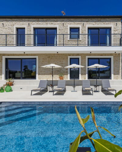 Villa Piemonte Istria: Meubles, Chaise, Table, Mobilier De Jardin, Tableau De Plein Air, Porche, Table Cuisine Et Salle A Manger, Balcon, Plate-Forme, Ombre