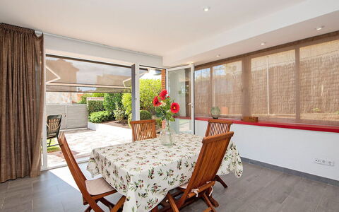 Estiu: Propriété, Pièce, Meubles, Immobilier, Design Intérieur, Bâtiment, Maison, Table, Salle À Manger, Sol