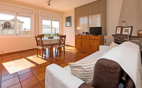 Estiu: Pièce, Propriété, Meubles, Design Intérieur, Bâtiment, Sol, Immobilier, Dur, Salon, Maison