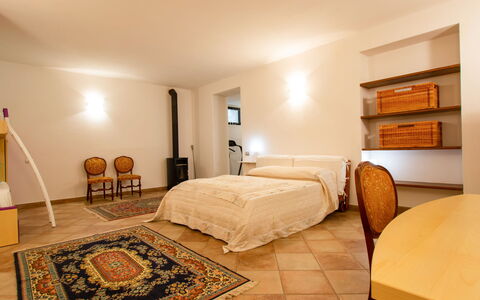 La Ginepraia: Meubles, Lit, Design Intérieur, Sol, Sol, Chambre, Mur, Pièce, Plafond, Bois