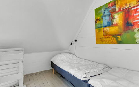 Ilze - 20M from the Sea: Toit, Maison, Domicile, Chalet, Porte, Siding, Plate-Forme, Porche, Planche, Dur