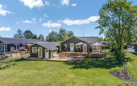 Naya - 500M from the Sea: Maison, Toit, Domicile, Chalet, Biens, Ferme, Villa, Porche, Siding