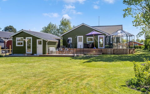 Naya - 500M from the Sea: Maison, Domicile, Chalet, Toit, Lot Terre, Pelouse, Zone Rurale, Porche, Biens, Siding