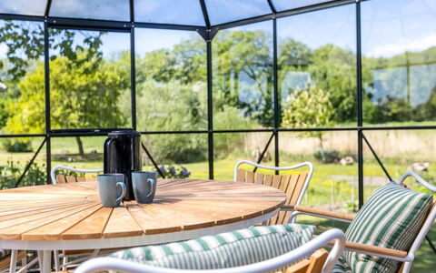 Naya - 500M from the Sea: Jardin, Ombre, Mobilier De Jardin, Verre, Tableau De Plein Air, Chaise, Eco Hôtel, Aménagement Paysager, Structure En Plein Air, Matériau Naturel
