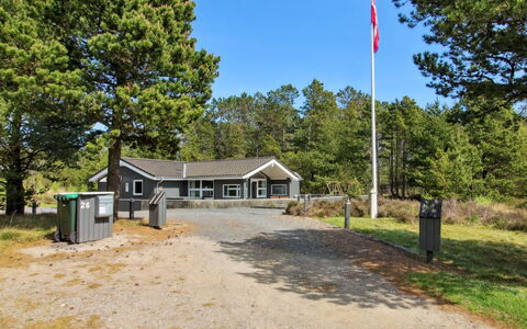 Kiowa - 4Km from the Sea: Arbre, Domicile, Maison, Chalet, Toit, Lot Terre, Biens, Allée, Ombre, Siding