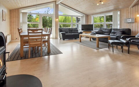 Kiowa - 4Km from the Sea: Bois, Plafond, Canapé, Design Intérieur, Sol, Salon, Sol, Meubles, Parquet, Domicile