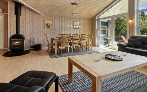 Kiowa - 4Km from the Sea: Sol, Design Intérieur, Meubles, Sol, Canapé, Bois, Plafond, Salon, Pièce, Parquet