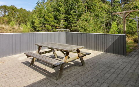 Kiowa - 4Km from the Sea: Bois, Composite, Dur, Planche, Ombre, Clôture, Tache De Bois, Plate-Forme, Mobilier De Jardin, Jardin