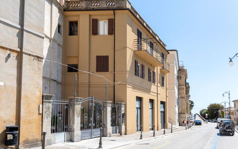 Operapartment: Appartement, Composite, Design Urbain, Porte, Béton, Condominium, Balcon