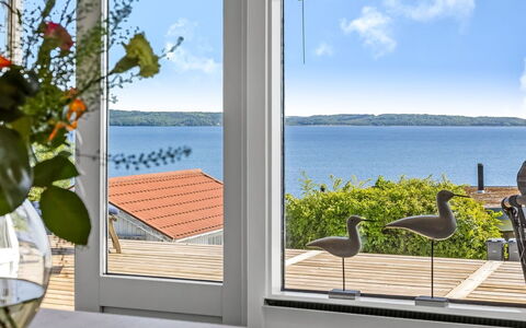 Tobias - 45M to the Fjord: Pot De Fleur, Mer, Verre, Côte, Ombre, Mobilier De Jardin, Océan, Eco Hôtel, Plante D'Appartement, Balcon