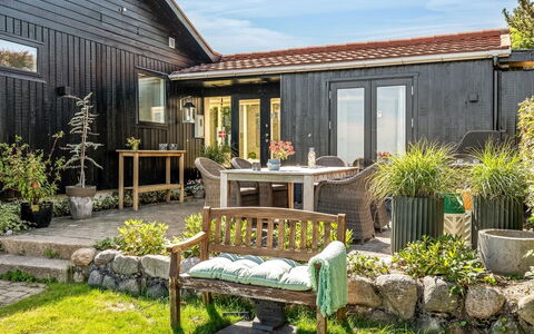 Tobias - 45M to the Fjord: Maison, Arbuste, Chalet, Porte, Jardin, Pot De Fleur, Domicile, Lot Terre, Couverture De Sol