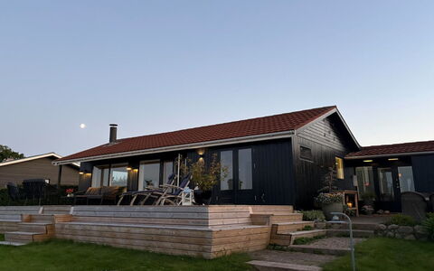 Tobias - 45M to the Fjord: Bâtiment, Toit, Maison, Domicile, Façade, Zone Résidentielle, Architecture, Chalet, Siding, Lot Terre