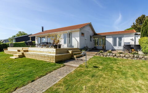 Tobias - 45M to the Fjord: Bleu, Piscine, Meubles, Mobilier De Jardin, Recours, Chaise, Ombre, Eco Hôtel, Pot De Fleur