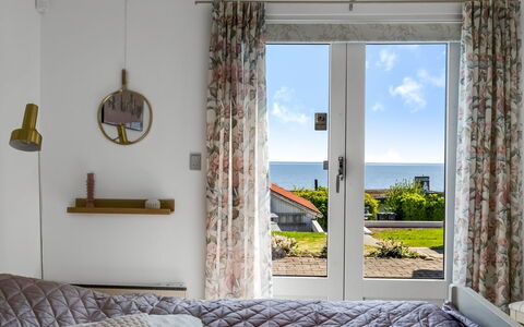 Tobias - 45M to the Fjord: Maison, Domicile, Porte, Toit, Chalet, Biens, Jardin, Ombre, Siding, Cour