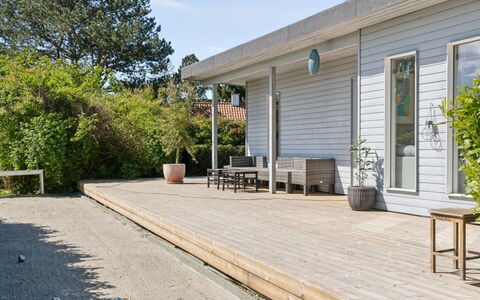 Bodulf - 300M from the Sea: Végétation, Arbuste, Printemps, Chalet, Jardin, Ombre, Arrière-Cour, Cour, Chaise