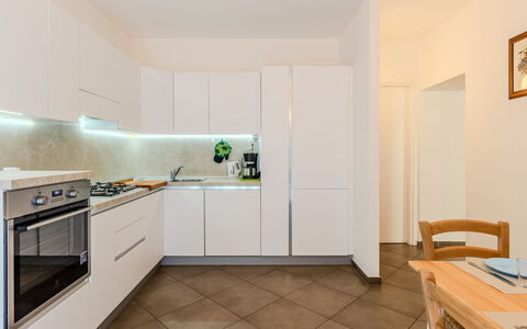 Tre Laghi: Cuisine, Appareil De Cuisine, Design Intérieur, Principaux Appliance, Sol, Comptoir, Bois, Sol, Cabinetry, Plafond